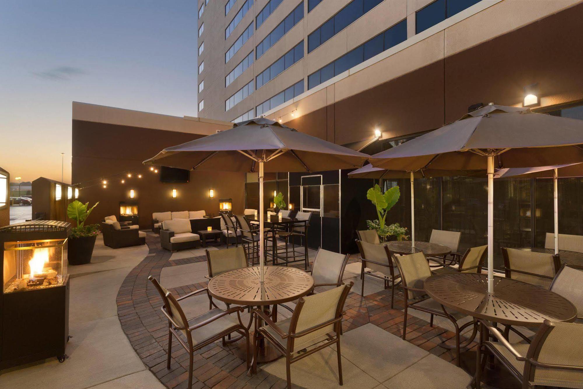 Courtyard Chicago Oakbrook Terrace Hotel Buitenkant foto